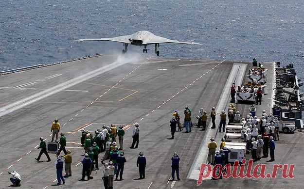 ВЕДОМОСТИ - ФОТО - Авианосец без пилотов - снимок 1