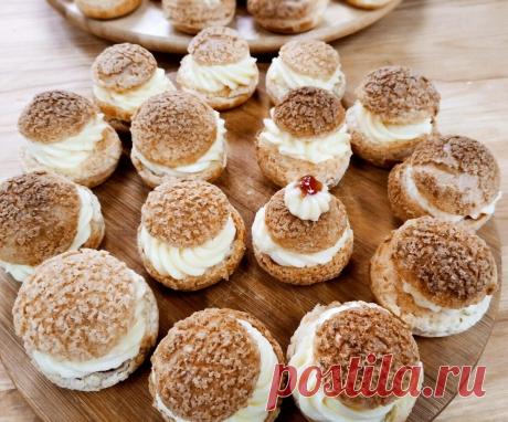 Пирожные Шу с кракелином
Если вы любите заварные пирожные, то шу вам тоже понравится. Крем можно использовать не только заварной, но и с творожным сыром, и белковый, и масляный, это уже дело вкуса. Я люблю заварной крем на желтках. Он лёгкий, вкусный и принимает любые дополнения, такие как ваниль, цедра цитрусовых, шоколад. Пирожные шу делаю с краклином. Краклин — это […]
Читай дальше на сайте. Жми подробнее ➡