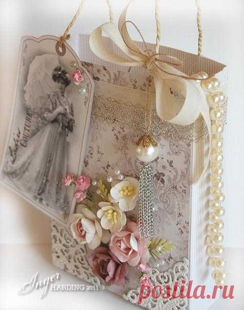 (3) Facebook