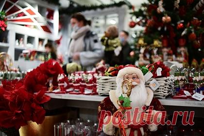 В Нижнем Новгороде откроется новогодняя ярмарка. В Нижнем Новгороде 25 декабря откроется новогодняя «Горьковская ярмарка-800». Павильоны установят в сквере на площади Горького. Там будут продаваться новогодние подарки, сувениры ручной работы, украшения, игрушки, сладости, текстиль, сыр, мед, пряники и другая праздничная продукция.