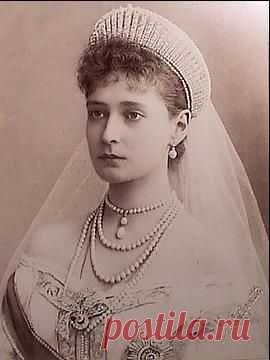 Alix of Hesse, and by Rhine later Alexandra Feodorovna Romanova (6 June 1872—17 July 1918), was Empress consort of Russia as spouse of Nicholas II, last Emperor of the Russian Empire. Born a granddaughter of Queen Victoria of the UK, she was given the name Alexandra Feodorovna upon being received into the Russian Orthodox Church, which canonized her as a Saint in 2000.  |  Pinterest • Всемирный каталог идей