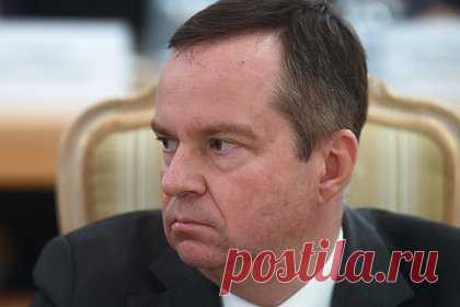 В России отказались от идеи расплачиваться с иностранцами аналогом денег. Идея расплачиваться с уходящими из России нерезидентами специальными облигациями, привязанными к замороженным на Западе российским активам, выглядит нереалистичной, от нее решено отказаться. Об этом заявил замминистра финансов Алексей Моисеев. По его словам, в правительстве не поняли, как это можно сделать.