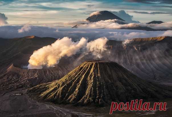 Вулкан Бромо на острове Ява (Индонезия). Автор фото – Алексей Самойленко: nat-geo.ru/community/user/122127