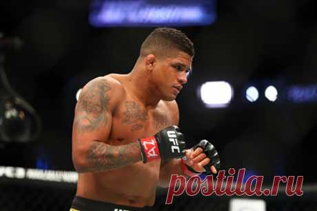 Боец UFC поделился ожиданиями от поединка против Чимаева. Бразильский боец смешанного стиля (MMA) Гилберт Бернс поделился ожиданиями от предстоящего поединка с чеченским спортсменом Хамзатом Чимаевым. «Я думаю, что мне есть что противопоставить его игре. Я умею защищаться от проходов в ноги, могу ответить в ударке. Я жду настоящей войны», — заявил Бернс.