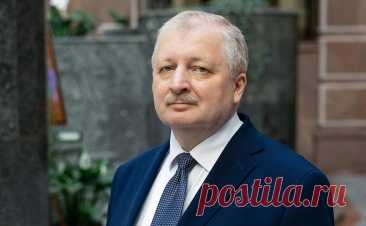 Посол России рассказал об обещании Трампу. Новый посол России в Вашингтоне Александр Дарчиев пообещал президенту США Дональду Трампу вернуть отношения двух стран «к нормальности и здравому смыслу», пишут ТАСС и «Коммерсантъ».