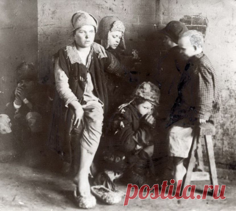 Россия во мгле: 1921-1923 годы в фотографиях западных корреспондентов.