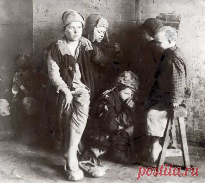 Россия во мгле: 1921-1923 годы в фотографиях западных корреспондентов.