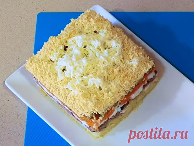 Вкуснейший слоеный салат со шпротами