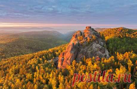 Закат в заповеднике Столбы, Красноярский край. Автор фото: Марк Базуев.