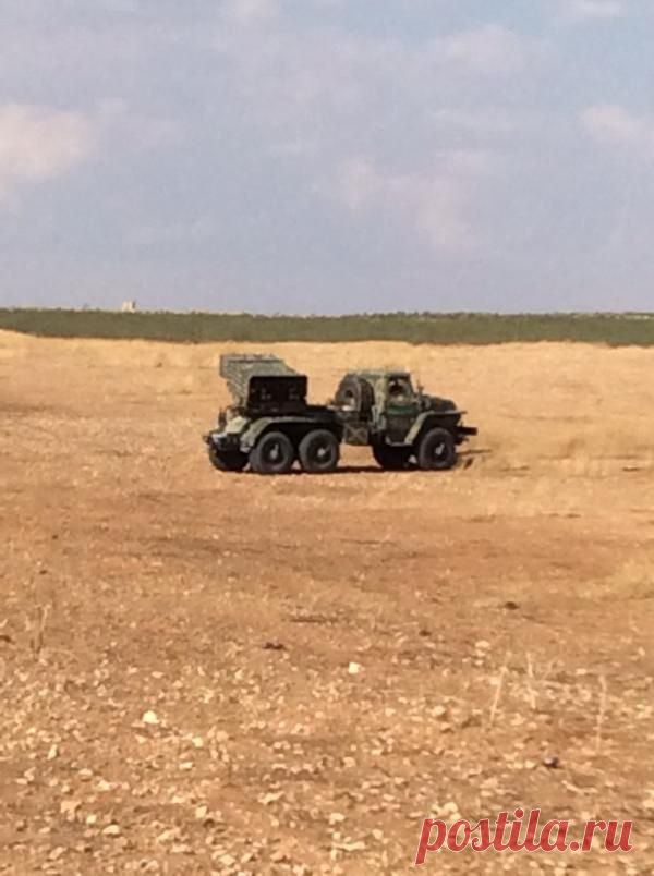 Срочно ВС Сирии используют РСЗО "ГРАД" в ходе наступления на боевиков.
pic.twitter.com/WRcKPtPYaH