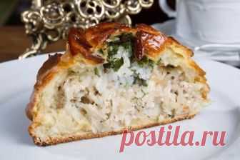 Пирог с мясом Для теста: 2 яйца 1/2 ч. л. соли 1 стакан муки 1 стакан кефира 1 ч. л. соды. Для начинки: 300 г фарша 2-3 луковицы...