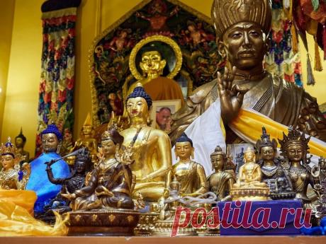 Говорят, что дождь, идущий в Лхабаб Дуйсен, приносит благословение. Пусть в вашей жизни тоже прольётся дождь удачи, чистоты и радости!
Открытки на День нисхождения Будды Шакьямуни из рая 33 божеств. Открытки на Лхабаб Дуйсен.