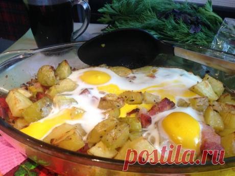 Яичница и запеченный картофель с беконом и ароматными травами | Foodbook.su Хочу вам сегодня предложить вариант неспешного, но очень вкусного завтрака. Получается очень ароматно. В такое пасмурное утро, как сегодня, солнышко у нас было на тарелке...