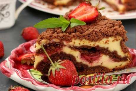 Пирог с шоколадной крошкой, творогом и клубникой Читать далее...