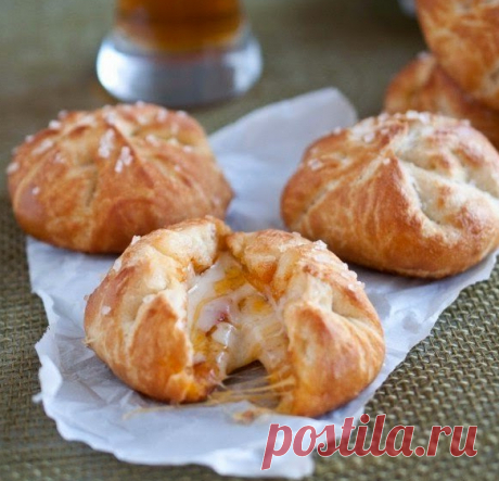 Пицца в булочках 
Оригинальный рецепт приготовления очень вкусной пиццы в булочке.