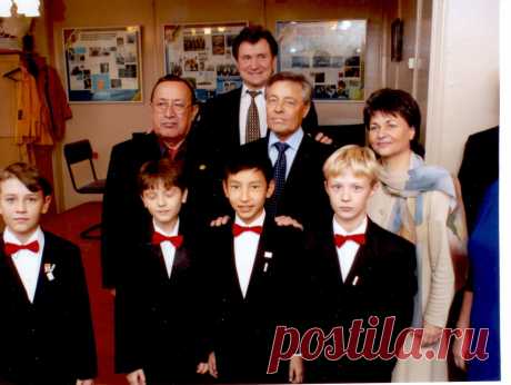 Песни о Магнитогорске из альбома «Над Магниткой нашей юности свет» в исполнении хора мальчиков «Соловушки Магнитки» под руководством Александра Никитина. Аудиостудия Магнитогорской консерватории. 1999.