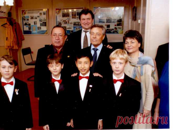 Песни о Магнитогорске из альбома «Над Магниткой нашей юности свет» в исполнении хора мальчиков «Соловушки Магнитки» под руководством Александра Никитина. Аудиостудия Магнитогорской консерватории. 1999.