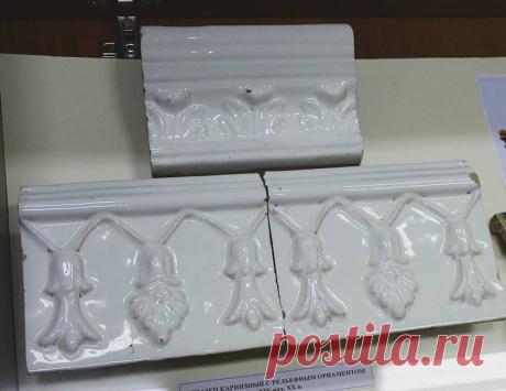 Юлия Петрова в Instagram: «Изразцы карнизные с рельефным орнаментом. Кон. XIX-нач. ХХ вв. Вяземский историко-краеведческий музей #изразец #изразцы #изразцоваяпечь…» 28 отметок «Нравится», 1 комментариев — Юлия Петрова (@ceramic_izrazec) в Instagram: «Изразцы карнизные с рельефным орнаментом. Кон. XIX-нач. ХХ вв. Вяземский историко-краеведческий…»