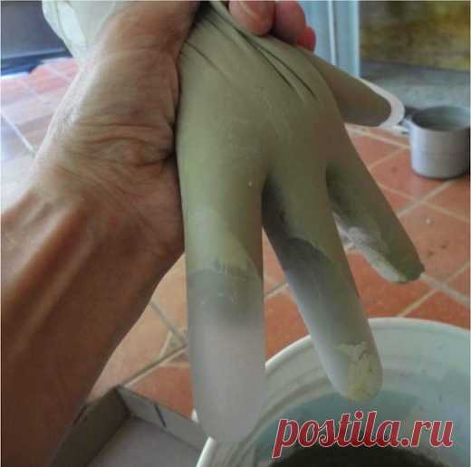 Мужчина залил цемент в резиновые перчатки.То, что произошло дальше, просто невероятно 

 

Если у Вас есть сад или огород, у Вас наверняка найдутся горшки или стандартные держатели для всех Ваших растений. Должно быть, Вы купили их в магазине, продающем содово-огородный инвентарь.
Но е…