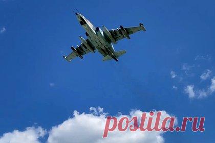 Появились подробности о погибшем при крушении Су-25 на Кубани пилоте. Уроженец татарстанского города Альметьевска Тимур Хисматуллин погиб при крушении штурмовика Су-25 в Краснодарском крае во время тренировочного полета над Азовским морем. Все произошло 17 июля. Пилот успел катапультироваться. Военный провел под водой десять минут — у него не открылся спасательный жилет.