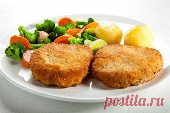 Быстро и вкусно. Шницели.
Ингредиенты:

5 больших картошек 
500 гр. фарша
5 яиц 
5 ст. ложек муки 
Соль и приправы по вкусу. 

Приготовление:

Картошку очистить и натереть на крупной терке. Все ингредиенты хорошенько перемешать.
Большой ложкой брать смесь и жарить на сковороде в раскаленном растительном масле до золотистого цвета. 
Рецепт очень простой, а получается очень вкусно.