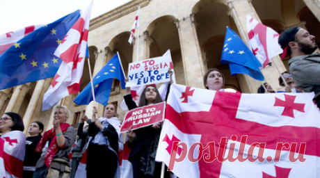 В Тбилиси начались стычки между полицией и участниками акции протеста. В Тбилиси начались стычки между сотрудниками правоохранительных органов и участниками акции протеста, выступающими против принятия закона об иностранных агентах. Читать далее