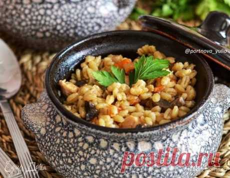 Перловая каша в горшочках - Будет вкусно - 14 мая - 43743075233 - Медиаплатформа МирТесен Еда в горшочках получается очень вкусной! Мой рецепт предполагает мясо, но если вы соблюдаете пост, то просто исключите запрещенный продукт и добавьте больше шампиньонов. ИНГРЕДИЕНТОВ НА 3 ПОРЦИИ морковь 1 шт. лук репчатый 1 шт. куриное филе 250 г тимьян 1 щепотка шампиньоны 6 шт. перловая крупа - 14 мая - 43743075233 - Медиаплатформа МирТесен