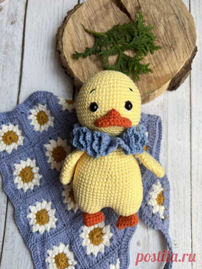 PDF Утёнок Тони крючком. FREE crochet pattern; Аmigurumi toy patterns. Амигуруми схемы и описания на русском. Вязаные игрушки и поделки своими руками #amimore - утёнок, уточка, утка, птица, птичка.