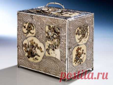 Small silver Shibayama cabinet. Япония 19 век