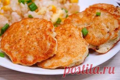 Рыбные котлеты по японскому рецептуЯпонская кухня ассоциируется с морепродуктами, и конечно рыбой. Но котлеты… Это интересно и вкусно. Причем готовить их можно из любого вида белой или красной рыбы...НЕОБХОДИМЫЕ ИНГРЕДИЕНТЫ:Для котлет:- 0,5 кг филе рыбы- 4 яйца- 1 ст. л. муки- ½ ч. л. соли- 1 ч. л. сахарного песка- черный перец по вкусуДля гарнира:- 150 г риса- 1/3 ч. л. соли- 1 луковица- 100 г...