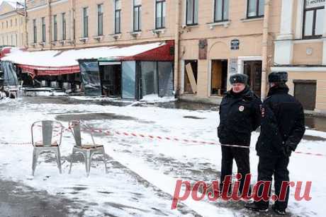 Губернатор Петербурга высказался о гибели военкора Татарского при взрыве в кафе. Взрыв в кафе на Университетской набережной в Санкт-Петербурге, при котором погиб военный корреспондент Владлен Татарский (настоящее имя — Максим Фомин) и свыше 30 человек получили ранения, является чудовищным преступлением. Об этом заявил губернатор города Александр Беглов.