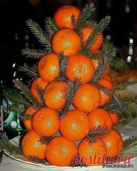....Не важно сколько МНЕ......будет лет!!!! Я всегда буду любить....наряжать ЕЛКУ....запах МАНДАРИНОК......и получать ПОДАРКИ!!!)))