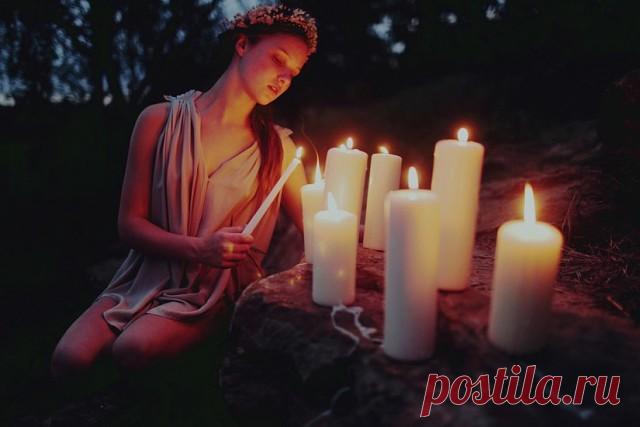 Ритуал женской удачи 

Для второго ритуала вам понадобится три свечи. Совершается ритуал перед сном, желательно как можно ближе к полуночи. Это универсальный ритуал, который принесет вам удачу в делах, в любви и в деньгах — каждая свеча отвечает за свою область. Желательно проводить ритуал и читать заговор три дня подряд, причем свечи обязательно должны быть одни и те же. Перед сном отправляемся в ванную. Заранее зажигаем свечи, ставим перед зеркалом или рядом с собой. Вкл...