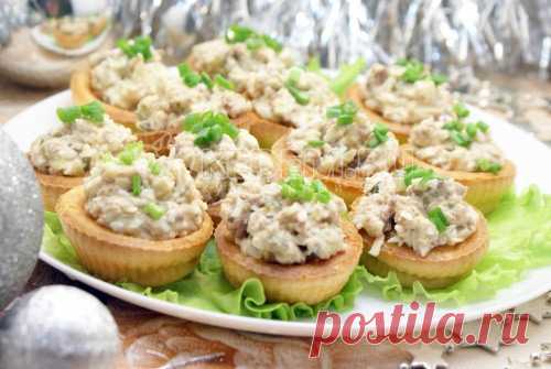 Салат в тарталетках «Новогодняя рыбка» В преддверии новогодних праздников каждая хозяйка планирует и обдумывает меню на праздничный стол. Салат в тарталетках «Новогодняя рыбка», аппетитная холодная закуска, которая прекрасно подойдет для новогоднего стола.