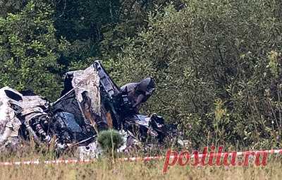 Следствие изъяло бортовые самописцы упавшего в Тверской области самолета Пригожина. В СК сообщили, что продолжается детальный осмотр места происшествия