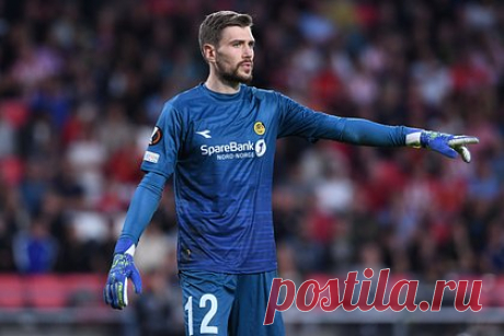 Российский футболист подписал контракт с английским клубом. Российский вратарь Никита Хайкин подписал контракт с английским футбольным клубом «Бристоль Сити». Соглашение будет действовать до конца нынешнего сезона. Россиянин присоединился к «Бристолю» в качестве свободного агента. Финансовые условия контракта с 27-летним игроком не сообщаются.