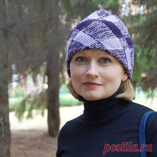 🔥🔥🔥Оригинальная, красивая, яркая, красочная, в то же время графичная и со сдержанным достоинством шапочка, связанная в технике энтрелак.
Шапка очень эластичая, не сдавливает голову, с подшитым подворотом внутрь, что дополнительно утепляет зону ушей. Носить можно как с глубокой посадкой (натянув на лоб), так и чуть приподняв.  Размeр 55-57.

Мягкая, абсолютно не колючая качественная итальянская пряжа (кашемир, меринос). 🚩Еще немного осталась такая пряжа, по желанию могу...