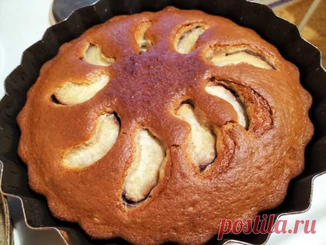 Беру кефир, муку и быстро выпекаю вкуснейший пирог к чаю. Фрукты добавляю любые | Вкусно и полезно | Дзен