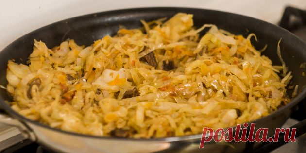 Как потушить капусту с мясом - Лайфхакер