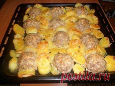 Мясные ежики с картошкой под сыром

Ингредиенты: 
- картофель 
- любой мясной фарш 
Показать полностью…