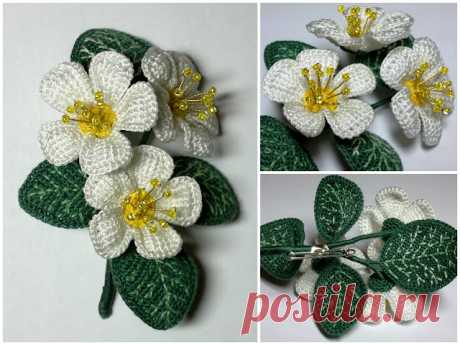 Цветущая яблоня