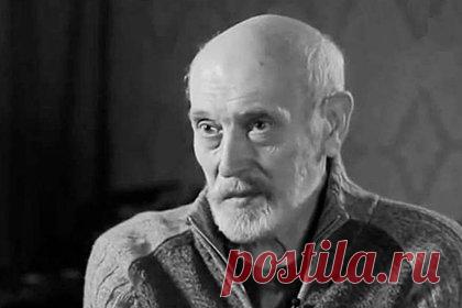 Умер актер из фильма «Свой среди чужих, чужой среди своих» Чигарев. Советский и российский актер театра и кино Михаил Чигарев скончался скончался на 79-м году жизни. Артист умер после продолжительной болезни, говорится в некрологе. Прощание и похороны состоятся 28 марта в Переславле-Залесском. Союз кинематографистов и Гильдия актеров кино СК РФ выразили соболезнования родным Чигарева.