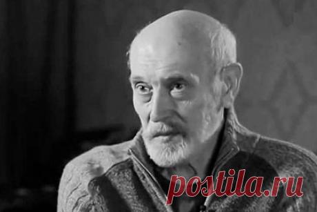 Умер актер из фильма «Свой среди чужих, чужой среди своих» Чигарев. Советский и российский актер театра и кино Михаил Чигарев скончался скончался на 79-м году жизни. Артист умер после продолжительной болезни, говорится в некрологе. Прощание и похороны состоятся 28 марта в Переславле-Залесском. Союз кинематографистов и Гильдия актеров кино СК РФ выразили соболезнования родным Чигарева.