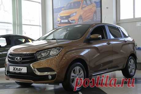 В российских автосалонах закончились автомобили Lada XRay. Автомобилей российского производства Lada XRay больше нет в наличии в автосалонах, сообщают в ассоциации «Российские автомобильные дилеры» (РОАД). «АвтоВАЗ» ранее объявил, что не планирует возобновлять производство модели из-за большого количества зарубежных комплектующих.