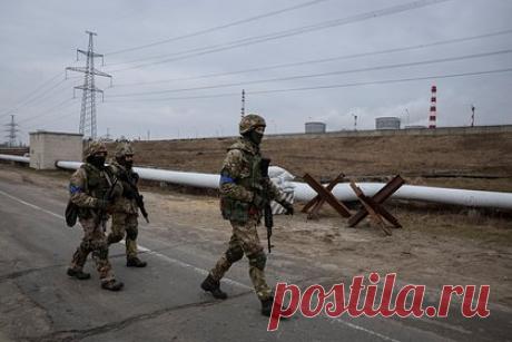 На Украине одобрили выход из соглашения с Россией о пограничном контроле. Кабинет министров Украины одобрил выход республики из соглашения с Россией о сотрудничестве в сфере пограничного контроля. О том, что власти разработали соответствующий законопроект, сообщил представитель украинского правительства в Верховной Раде Тарас Мельничук. «Одобрен проект закона», — заявил он.