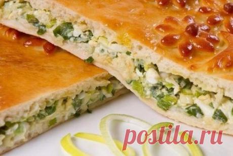 Быстрый (заливной) пирог с зелёным луком и яйцом 

Быстро, легко, вкусно! 

Ингредиенты: 
кефир (йогурт, сметана) 400 г 
масло сливочное 160 г 
сахар 2 ст. л. 
соль 0,5 ч. л. 
яйцо 2 шт. 
мука 280 г 
разрыхлитель 1,5 ч. л. 

Начинка: 
зелёный лук 
яйцо 2 шт. 
соль 
перец 

Приготовление: 

Зелёный лук промыть и нарезать. Лука должно быть много, у меня была полная сковорода, слегка прогреть его с маслом, чтобы он смягчился и осел. Посолить, поперчить, добавить нарезанные ку...
