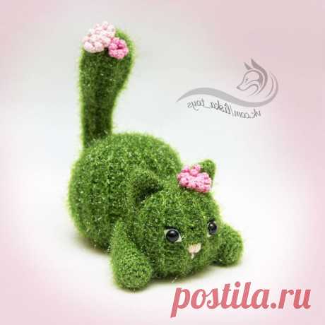 Амигуруми кот кактус крючком подробная схема вязания Амигуруми кот кактус крючком от автора схемы Юлии Кошевой. Вяжем кота крючком 1.1 и 2 пряжей YarnArt Jeans jawel. Такого котика можно подарить как сувенир