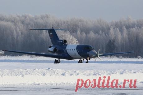 Cамолет совершил аварийную посадку на Камчатке. Cамолет Як-40 «Камчатского авиационного предприятия», следовавший в Петропавловск-Камчатский, совершил аварийную посадку в аэропорту отправления Тиличики. Как уточнили в правительстве, борт аварийно сел из-за остановки одного из двигателей. В самолете находились 13 пассажиров, при посадке никто не пострадал.