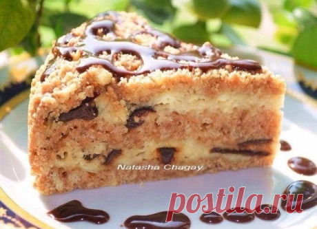 Шикарный на вкус и очень простой в приготовлении — пирог с творогом и черносливом Ингредиенты:

Тесто-крошка:
— масло охлажденное — 200 грамм
— какао — 1 ч. л.
— мука — 300 грамм
— сахар — 150 граммНачинка:
— творог пастообразный — 300 грамм
— 2 яйца
— сода гашеная — 0,5 ч л
— сметана — 2 ст л
— сахар — 3-4 ст л
— манка — 1 ст л
— горсть чернослива
— шоколад растопл