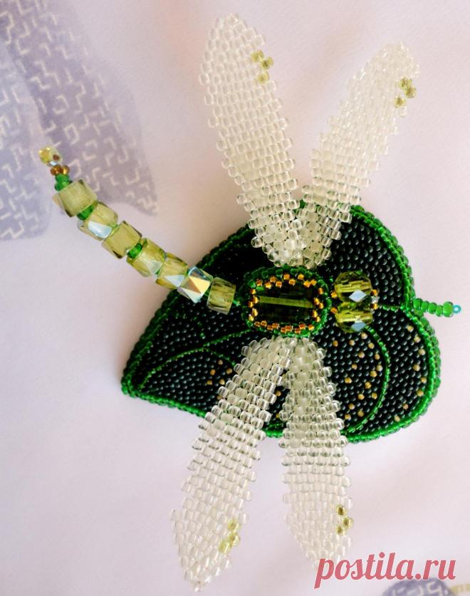 Стрекоза зеленая отдыхающая. | biser.info - всё о бисере и бисерном творчестве